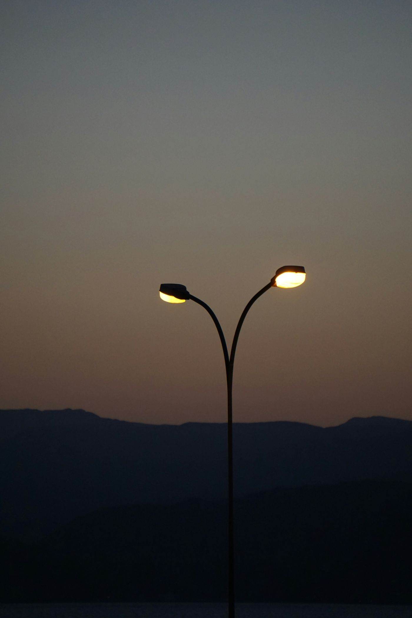 Analiză Solar Art-Overall Company: Mai mult de jumătate dintre sistemele de iluminat din România sunt neconforme